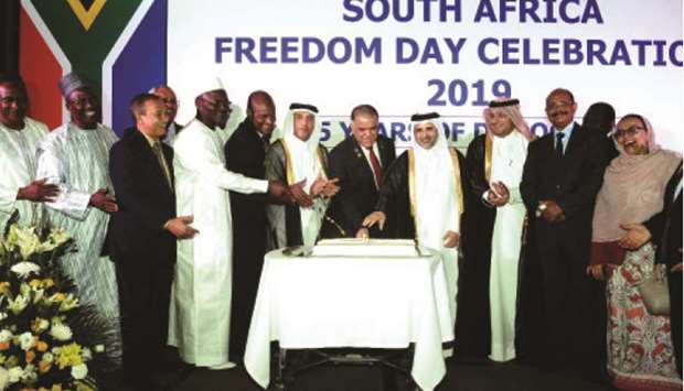 CELEBRATIONS: Dignitaries and guests seen during the cake-cutting ceremony at South Africau2019s 25th anniversary of the Freedom Day celebrations.
