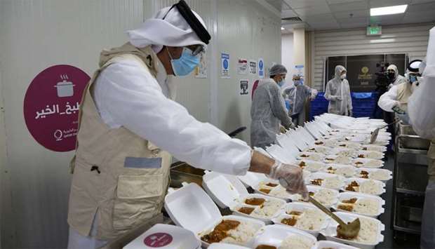 Qatar Charity distributes 6,000 ready-to-eat meals daily to workersrn