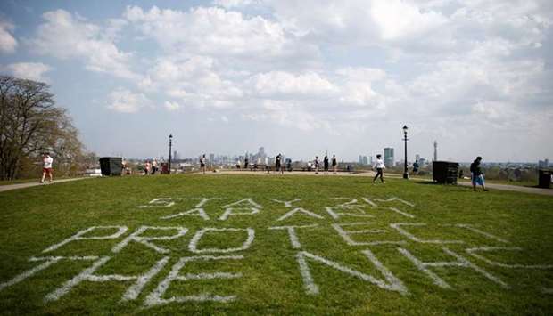 A notice on the grass tells people to stay 2m apart in Londonu2019s Primrose Hill.