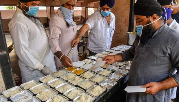 Volunteers from the Sikh community prepare food to be distributed at the Four Bunglows Gurudwara during a government-imposed nationwide lockdown as a preventive measure against the Covid-19 coronavirus, in Mumbai yesterday.