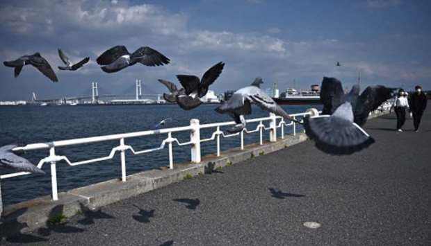 The promenade of Yokohama has few pedestrians.