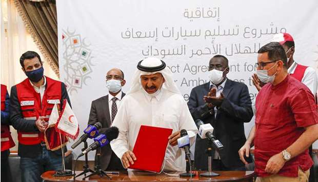Ali bin Hassan al-Hammadi with other officials