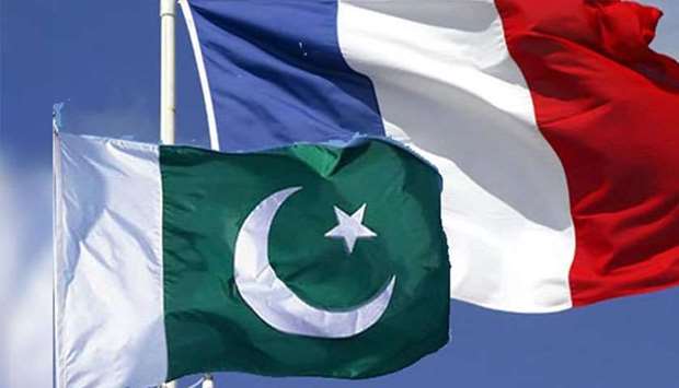 Flags of Pakistan and France 
