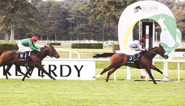 Sylvain Ruis (right) rides Calgary to Prix des Poulains victory at Lyon-Parilly in France. (Studio Henri Durand)