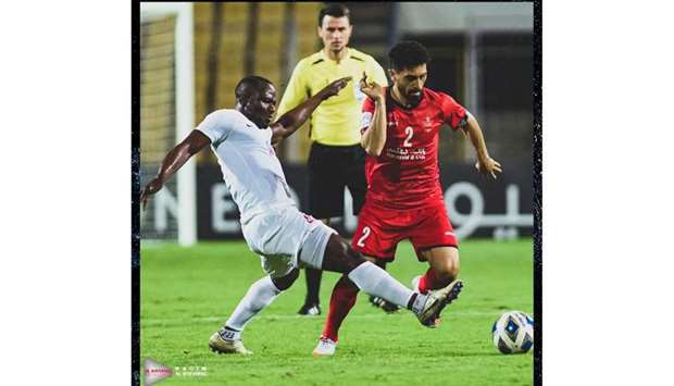 Al Rayyan's Franck Kom (left) vies for the ball with Persepolis' Omid Alishah during the group stage match of the AFC Champions League in Margao, India.