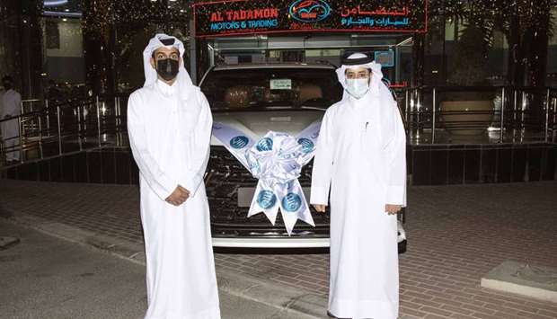 Omar Al Mulla receives the car prize