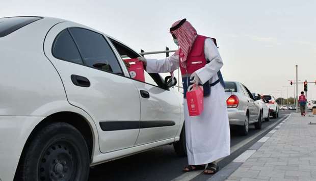 Qatar Charity distributes 14,000 Iftar meals to workers dailyrnrn