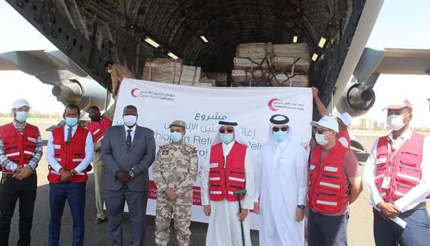 Aboard aircraft of the Qatar Amiri Air Force (QAAF), 62 tonnes of relief items were delivered under the Ethiopian Refugee Relief, Emergency Medical System Enhancement, and Covid-19 Control projects.