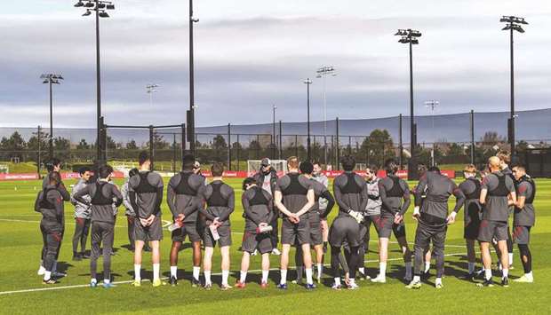 Liverpool manager Jurgen Klopp talks to his players during a training session yesterday, on the eve of the Premier League game against Arsenal.
