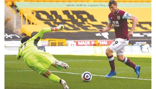 Burnleyu2019s Chris Wood (right) scores past Wolverhampton Wanderersu2019 goalkeeper Rui Patricio in the Premier League yesterday. (AFP)