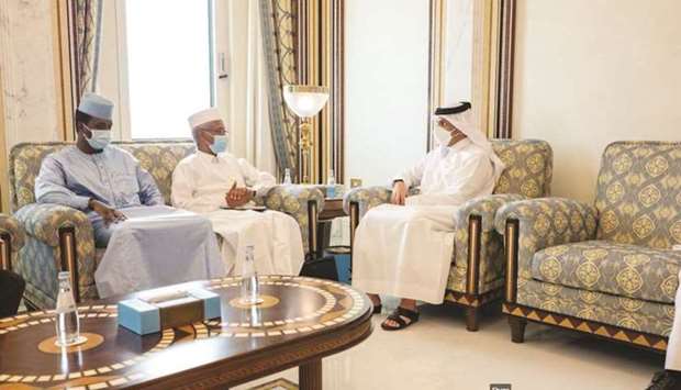 During the meeting, they reviewed the bilateral relations, in addition to discussing regional issues.