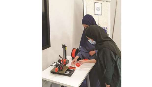 Students experiencing the integration of 3D design and printing technology into Core Curriculum courses at QU.