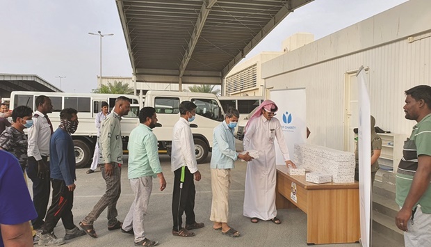A specialised team has been assigned the distribution of these free meals until the end of the holy month of Ramadan after preparing them according to the highest standards.