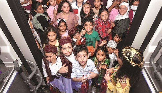 Touring on an electric bus and in partnership with Tarsheed, Vodafone representatives stopped by Msheireb, Katara and Qatar Foundation (QF), and distributed candy to children and their families.