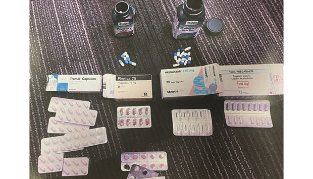 A total 100 pills of tramadol and 455 pills of another kind of drugs were found in a medicine box, apart from 18 pills of a different kind of drugs.