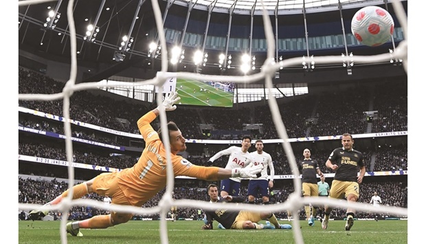 Tottenham Hotspuru2019s South Korean striker Son Heung-Min (centre) scores past Newcastle Unitedu2019s goalkeeper Martin Dubravka (left) during the Premier League match in London yesterday. (AFP)