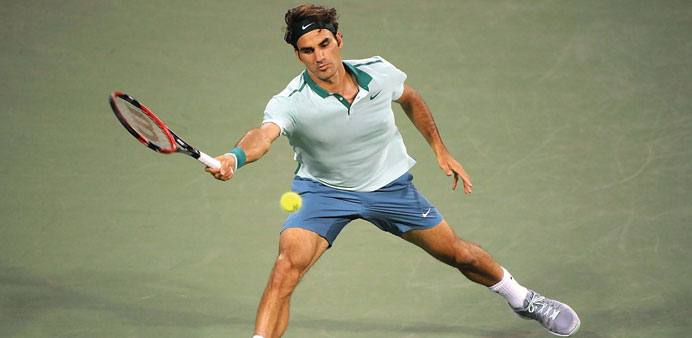 Roger Federer of Switzerland returns to Andy Murray (left) of Great Britian during their Cincinnati Masters match in Cincinnati on Friday. (AFP)