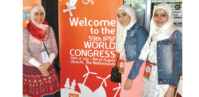  The students pose for photo at the ISPF congress.