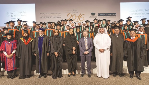 HH Sheikha Moza with graduates of HBKUu2019s Class of 2016.