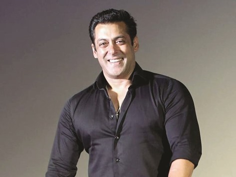 STATEMENT: Salman Khan decided to attend Preity Zintau2019s wedding along with Iulia Vantur.