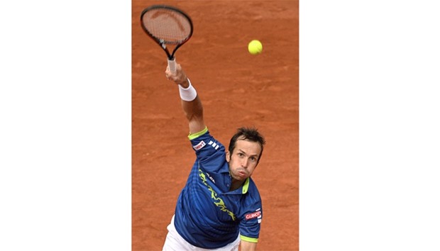 Czech Republicu2019s Radek Stepanek serves the ball to Britainu2019s Andy Murray during their menu2019s first round match at the French Open in Paris yesterday. (AFP)