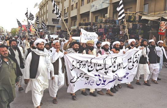 Pakistani Sunni supporters of pro-Taliban party Jamiat Ulema-i-Islam-Nazaryati (JUI-N) march as they shout slogans during a protest in Quetta on May 25, 2016, against a US drone strike in Pakistanu2019s southwestern province Balochistan in which killed Afghan Taliban leader Mullah Akhtar Mansour.