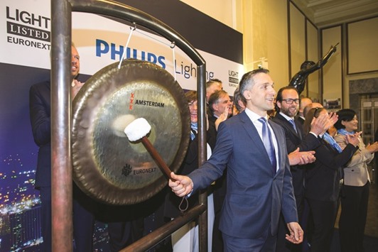 Eric Rondolat, chief executive officer of Philips Lighting, bangs a gong to indicate the start of trading at Amsterdam Stock Exchange yesterday.  Philips Lighting shares jumped in their trading debut after Dutch parent company Royal Philips raised $839mn in an initial public offering of the worldu2019s biggest general luminaries business.