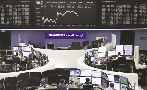 Traders working at the Frankfurt Stock Exchange yesterday. The DAX 30 was up 0.1% to 10.286,31 points at close.