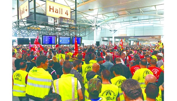 Several thousand CGT union members crowd the hall of Marseille airport, in Marignane, yesterday to protest against the governmentu2019s proposed labour reform.