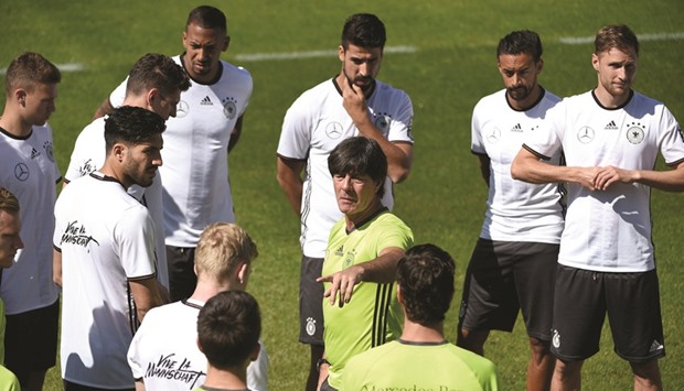 Germanyu2019s coach Joachim Loew (C) speaks to his players during a training session as part of the teamu2019s preparation for the upcoming Euro 2016 European championships in Ascona. (AFP)