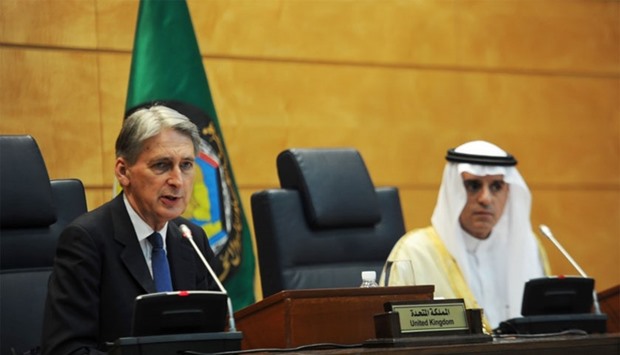 British Foreign Secretary Philip Hammond (L) holds a press conference with his saudi counterpart Adel al-Jubeir on May 29, 2016, in the coastal city of Jeddah.