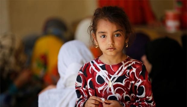 An Iraqi girl who has fled home due to the clashes on the outskirts of Falluja, gathers in the town of Garma.
