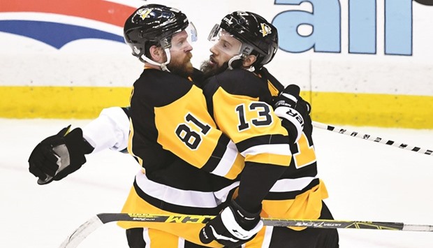 Nick Bonino (No 13) of the Pittsburgh Penguins celebrates with Phil Kessel after scoring a third period goal against the San Jose Sharks in Game One of the 2016 NHL Stanley Cup Final at Consol Energy Centre in Pittsburgh, (Getty Images/AFP)