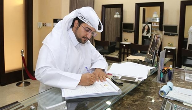 A Ministry official writing the closure notice for the beauty centre