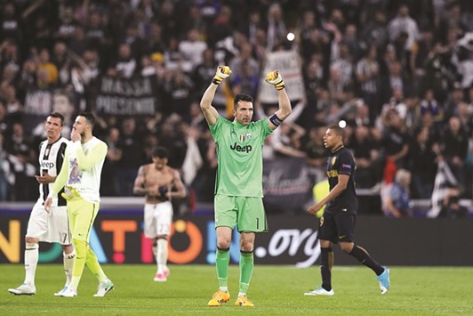 Juventusu2019 goalkeeper from Italy Gianluigi Buffon (C) celebrates after Juventus won the Champions League semi-final against Monaco.
