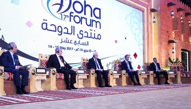 The  plenary session of the forum in progress.