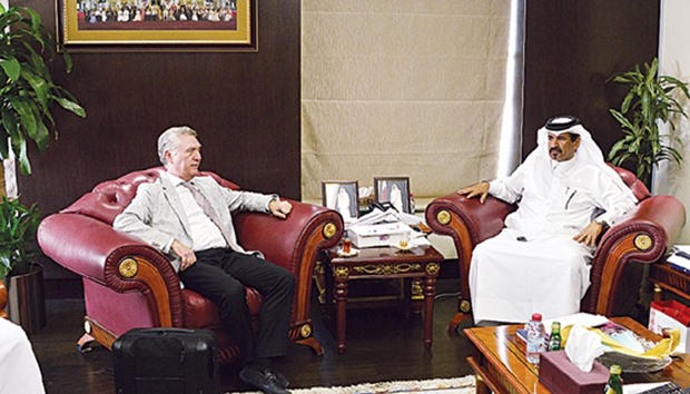 Private sector leader Qatar Chamber has held a meeting with its Argentinian counterpart to discuss ways to strengthen trade relations between both countriesu2019 business communities.