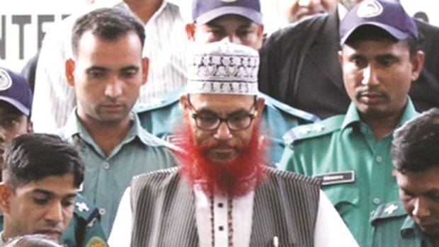 Delwar Hossain Sayeedi being presented in a court in Dhaka.