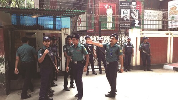 Cops seen cordoning off the office of BNP chairperson Khaleda Zia in Dhaka yesterday.