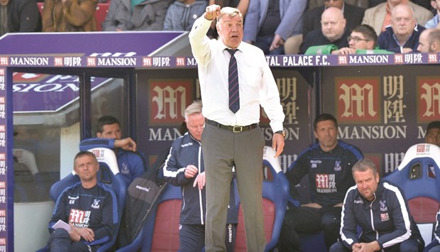 Crystal Palaceu2019s English manager Sam Allardyce gestures on the touchline during the English Premier League match against Hull City at Selhurst Park in south London on May 14, 2017. (AFP)