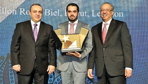 Al-Meer receiving the award from al-Sabbah; and Wissam Fattouh, secretary-general of the World Union of Arab Bankers in Beirut recently.