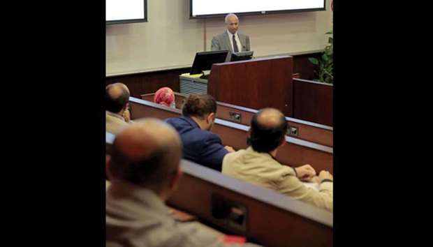 During his lecture, Professor Benmamoun highlighted research conducted on varieties of the language, including endangered Arabic dialects, and Arabic varieties spoken by communities of Arab descent.
