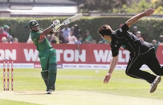Bangladeshu2019s Sabbir Rahman (L) bats off the bowling of New Zealandu2019s Hamish Bennett (R) yesterday.