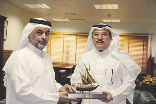 Goic secretary general Abdulaziz bin Hamad al-Ageel and QLA director Brigadier General Ali Ahmed al-Kuwari exchange tokens of appreciation during a visit at the QLA premises recently.