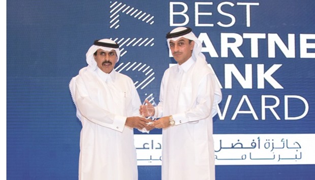 Al-Jamal (right) receives the award on behalf of QIIB from HE Sheikh Abdullah.