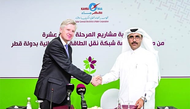 Ralf Christian shakes hands with Kahramaa president Essa bin Hilal al-Kuwari after Siemens was awarded the QR3.1bn contract for the expansion of the countryu2019s power transmission network.