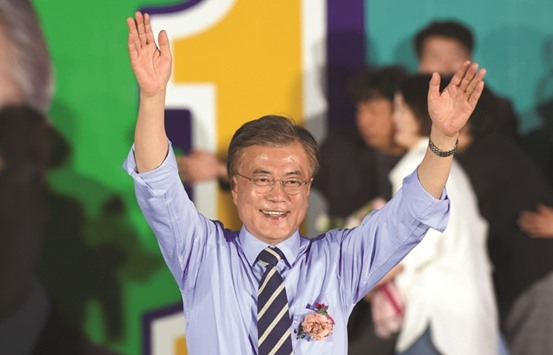 South Korean presidential candidate Moon Jae-in of the Democratic Party attends an election campaign in Seoul yesterday.
