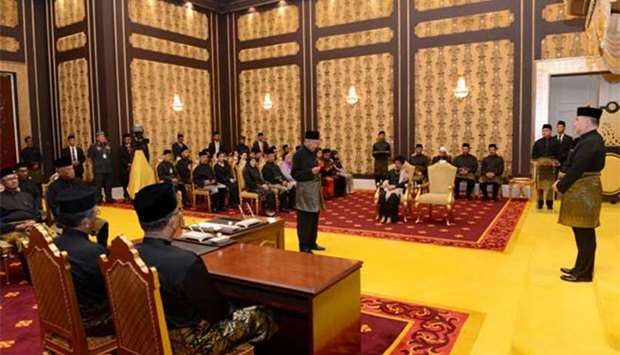 Mahathir Mohamad takes oath as he is sworn in as Malaysia's new prime minister at the National Palace in Kuala Lumpur on Thursday.