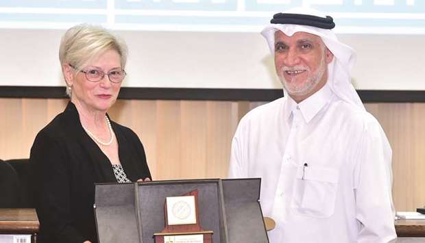 Dr Darwish al-Emadi with Maria van der Hoeven.