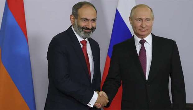 Russian President Putin shakes hands with Armenian PM Pashinyan during their meeting in Sochi